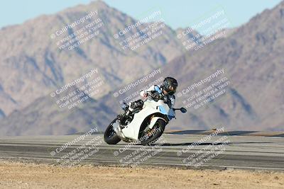 media/Dec-01-2025-Moto Forza (Mon) [[2daa91e15f]]/3-Beginner Group/Session 4 Turn 9/